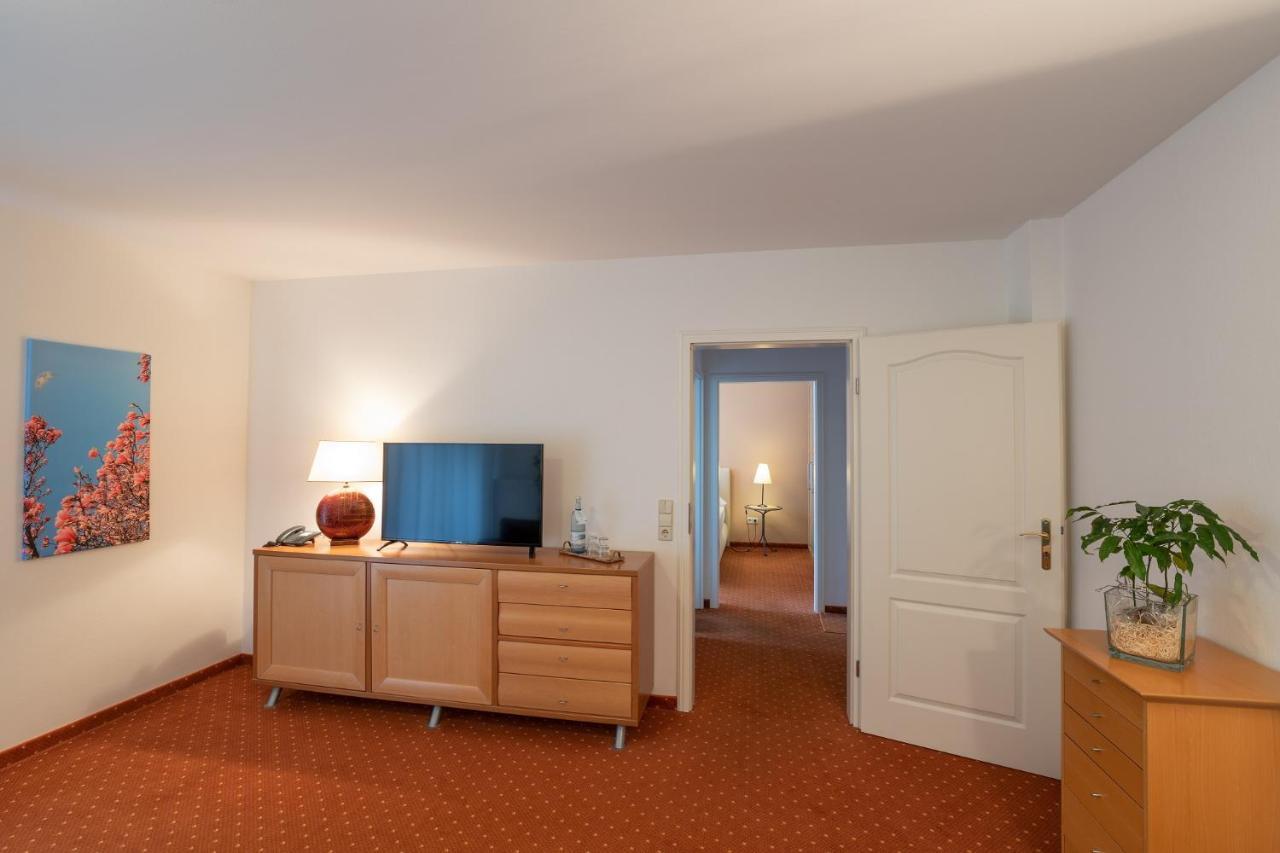 Seehotel Lindenhof 뤼헨 외부 사진